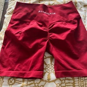 Alphalete Amplify Shorts 4.5 inch. Scarlet